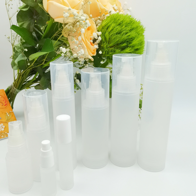 La bouteille cosmétique en plastique givrée a placé 5ml 10ml 15ml 50ml 100ml pour l'emballage de soins de la peau
