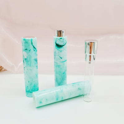 Couleur adaptée aux besoins du client par bouteille de parfum rechargeable de modèle de marbre d'injection plastique 8ml