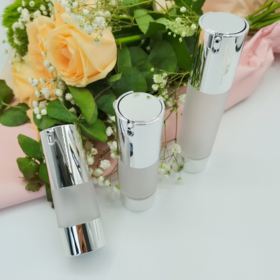 Couleur argentée brillante 15ml, 30ml, de prix usine soins de la peau 50ml empaquetant la bouteille privée d'air de luxe 2022