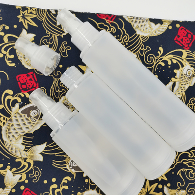 La bouteille cosmétique en plastique givrée a placé 5ml 10ml 15ml 50ml 100ml pour l'emballage de soins de la peau