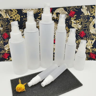 La bouteille cosmétique en plastique givrée a placé 5ml 10ml 15ml 50ml 100ml pour l'emballage de soins de la peau
