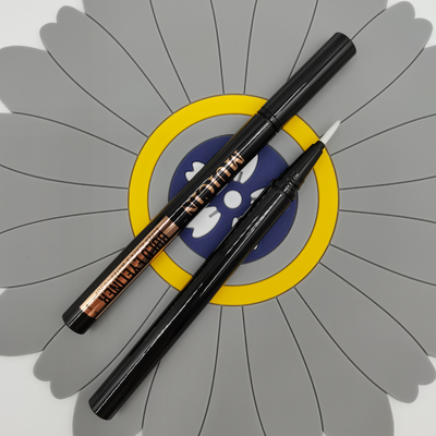 Le crayon de sourcil imperméable liquide de bonne qualité de crayon de sourcil de pp composent des outils