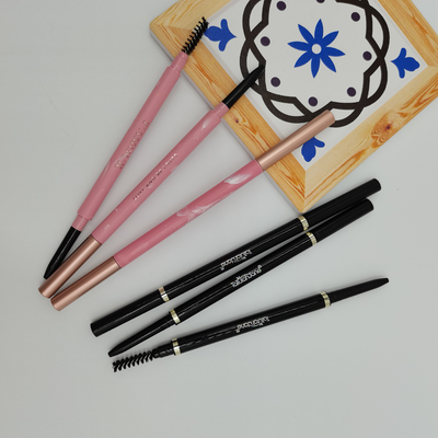 Les ABS sensibles du crayon de sourcil de triangle 146mm 7mm doublent le conteneur principal de maquillage d'oeil avec la brosse