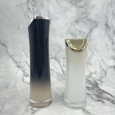 Bouteille privée d'air d'emballage cosmétique acrylique de luxe 50ml 100ml avec le bec de forme de feuille