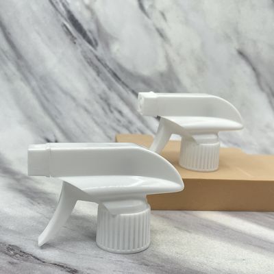 La bouteille en plastique blanche de pompe de pulvérisateur de déclencheur complète le dosage 0.11ml 28/400 28/410
