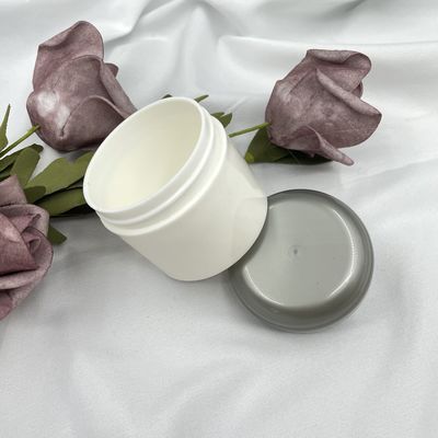 Le voyage cosmétique en plastique rond de pots a placé l'estampillage chaud des conteneurs 50g avec le modèle différent