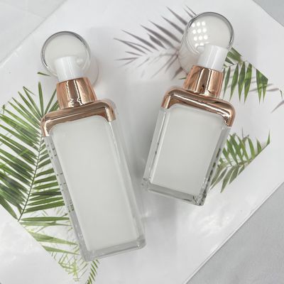 le maquillage vide privé d'air de 15ml 30ml met le chapeau en bouteille carré d'ABS de double mur