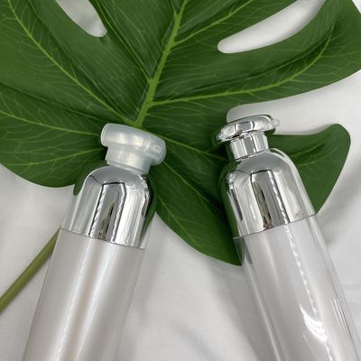 Petits conteneurs de pompe de bouteille de double ABS cosmétique de luxe du mur 15ml avec l'agrafe
