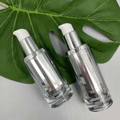 Les soins de la peau cosmétiques à extrémité élevé de bouteille de pompe empaquetant 30ml ont métallisé