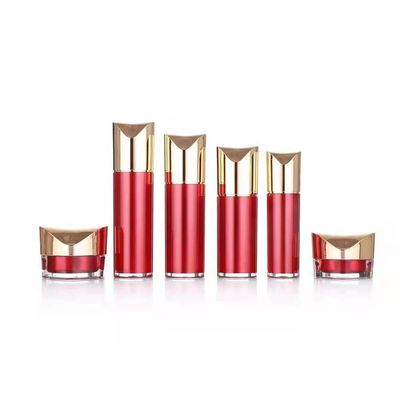 Conteneurs cosmétiques rechargeables 80ml 100ml de forme de pompe d'or cosmétique spécial de bouteille