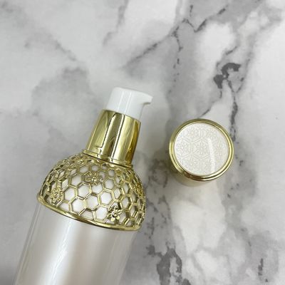 Le criblage 100ml en soie acrylique de bouteille cosmétique ovale de pompe a adapté aux besoins du client
