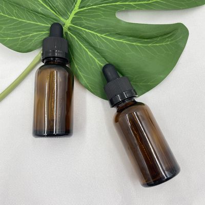 Le cosmétique 30ml en verre ambre met l'huile en bouteille essentielle avec le compte-gouttes de fermeture de rochet