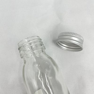 Renversez non la bouteille cosmétique en verre de l'emballage 60ml de soins de la peau avec le chapeau en aluminium
