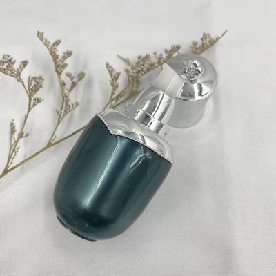 Le chapeau ovale 0.53oz de forme de compte-gouttes de bouteille d'huile essentielle de la fleur 15ml a métallisé pour le cosmétique