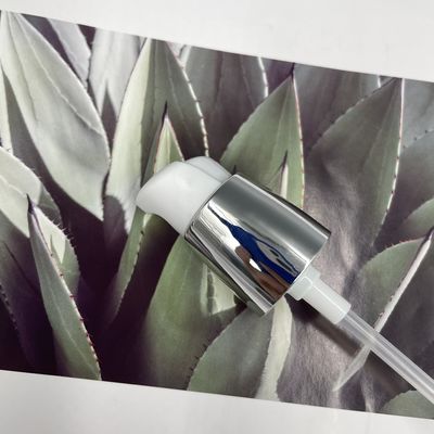 Fermeture métallisée du Moisturiser 20/410 en plastique argenté de main de la pompe 0.2ML/T de traitement