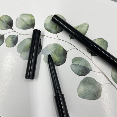 Conteneur en plastique mince vide remplissant de maquillage du diamètre 6mm de la taille 123mm de style de crayon de sourcil de la capacité 0.08g