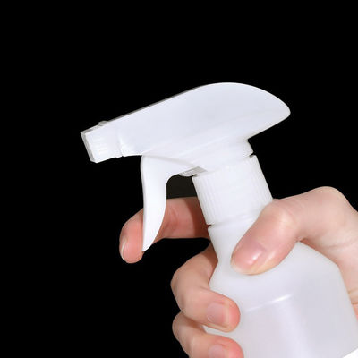 La bouteille en plastique blanche de pompe de pulvérisateur de déclencheur complète le dosage 0.11ml 28/400 28/410