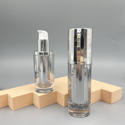 Les soins de la peau cosmétiques à extrémité élevé de bouteille de pompe empaquetant 30ml ont métallisé