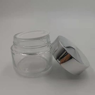 Pot de crème en verre de l'espace libre 100g de MSDS avec la boue blanche de masque de couvercle de chapeau argenté brillant