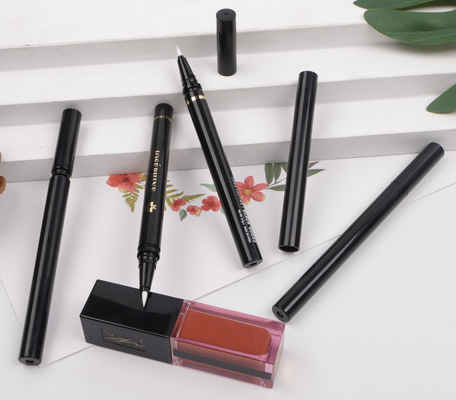 Le crayon de sourcil imperméable liquide de bonne qualité de crayon de sourcil de pp composent des outils