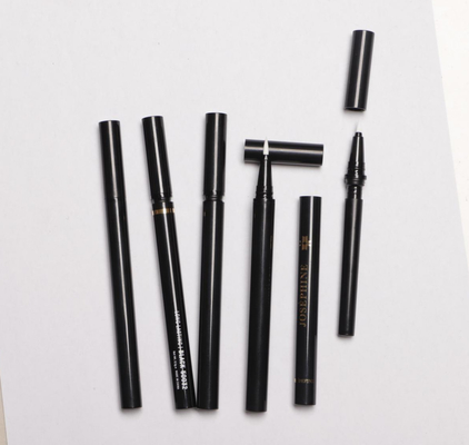 Le crayon de sourcil imperméable liquide de bonne qualité de crayon de sourcil de pp composent des outils