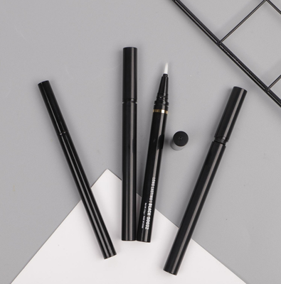 Le crayon de sourcil imperméable liquide de bonne qualité de crayon de sourcil de pp composent des outils