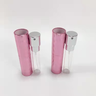 La couverture 8ML en aluminium a adapté la bouteille aux besoins du client rechargeable de luxe en verre de jet de parfum de conception