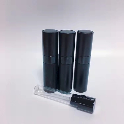 Bouteille rechargeable de bonne qualité en aluminium de jet de parfum de couleur de noir de Mini Aluminum 8ML de voyage